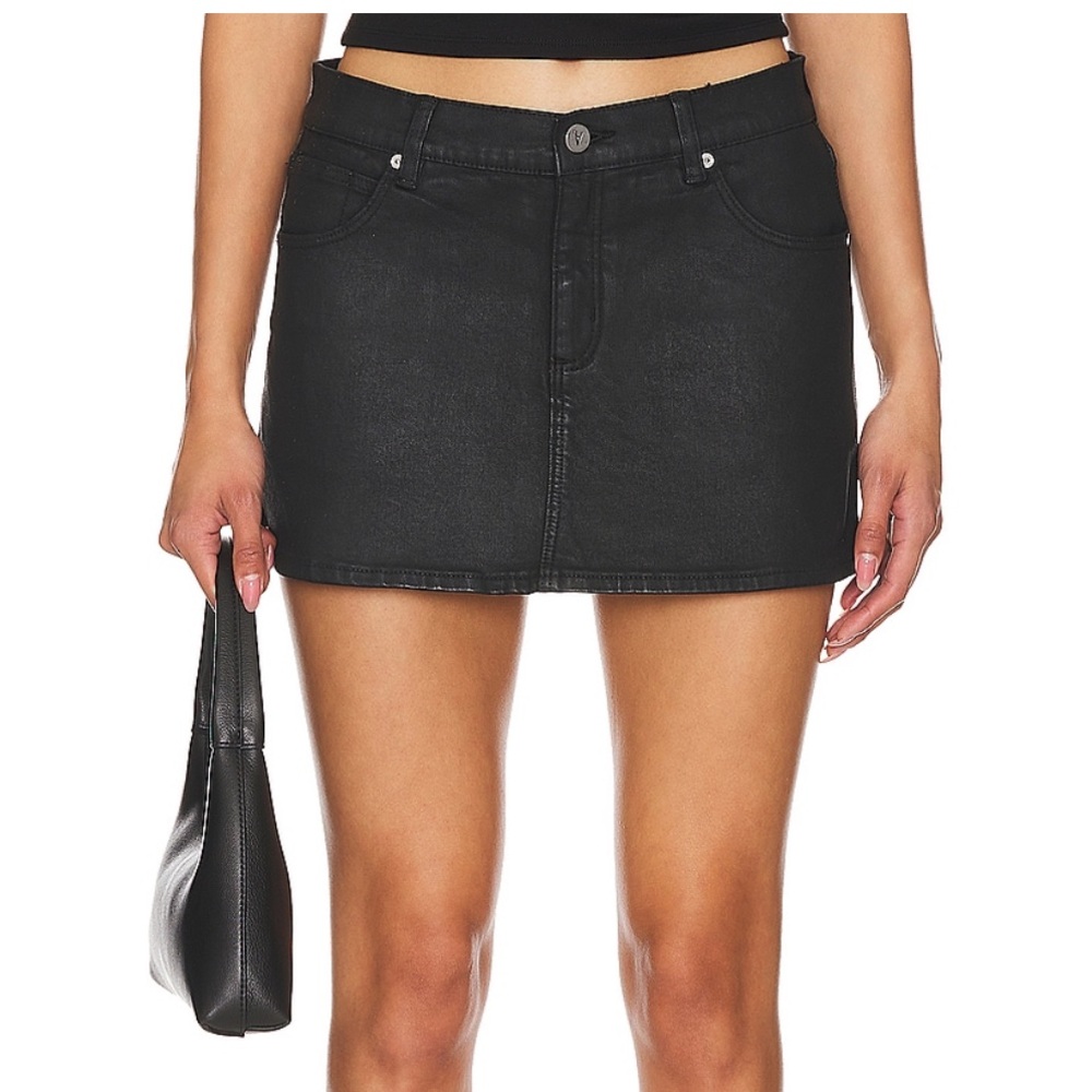 Low rise miniskirt in coated